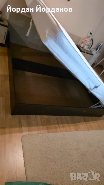 Спалня 180/200 матрак повдигащ механизъм и място за багаж, снимка 1