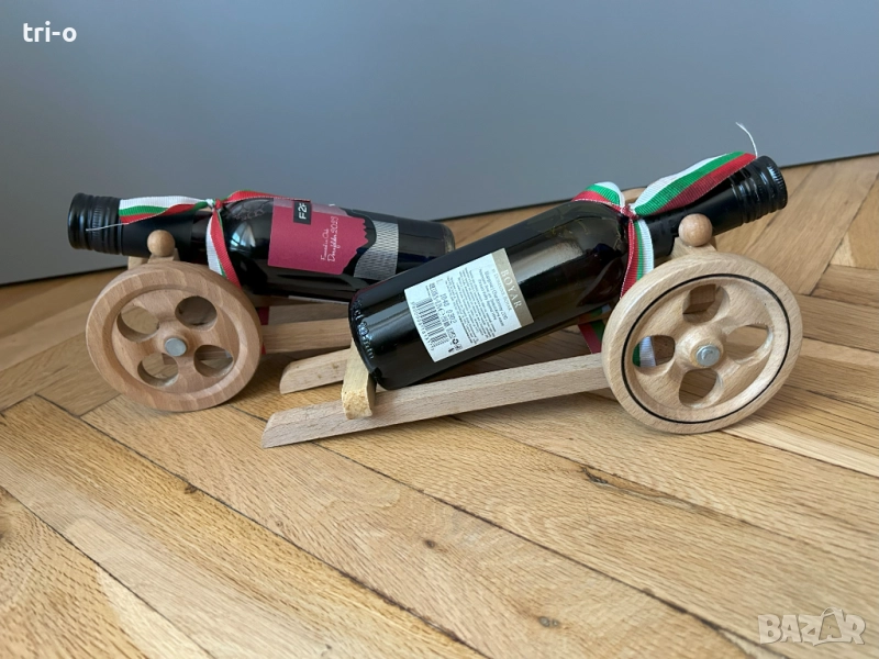 Дървени декорации Черешово топче с малка бутилка вино, снимка 1