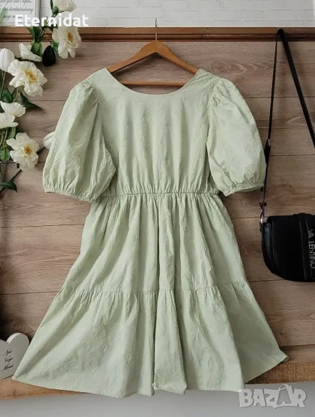 Зелена разкроена лятна рокля бродирани цветя с ефектен гръб , снимка 1