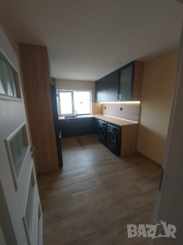 Обзаведен 4-стаен апартамент в предпочитан район, снимка 3 - Апартаменти - 53990218