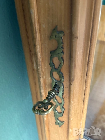 Дървена антикварна витрина, снимка 2 - Секции и витрини - 53923348