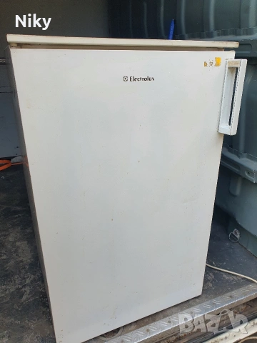 Малък хладилник с камера 