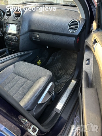 Mercedes-Benz ML 320 ОБСЛУЖЕН - Android Auto CarPlay * Airmatik * TOP, снимка 14 - Автомобили и джипове - 54321649