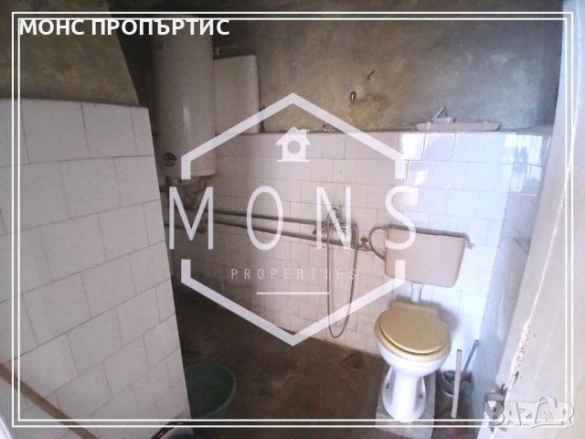 Двуетажна къща с голям двор в с. Караисен, обл. В. Търново., снимка 5 - Къщи - 51996436