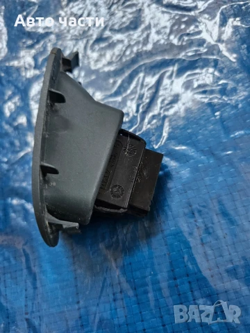 Бутон за прозорец Renault Megane Scenic 1997 7700836270, снимка 2 - Части - 51234000