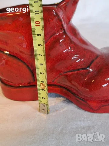 винтидж червена керамична обувка ваза моливник    4/4 , снимка 5 - Антикварни и старинни предмети - 49040247