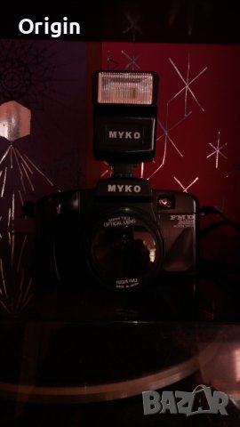  Фотоапарат със светкавица