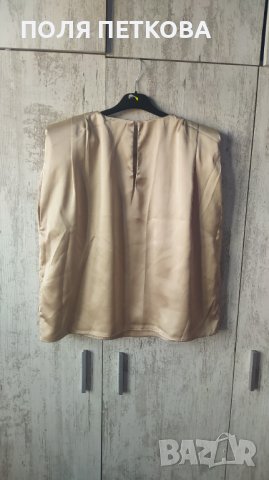 Бежово сатен блуза с подплънки , снимка 2 - Тениски - 40399478