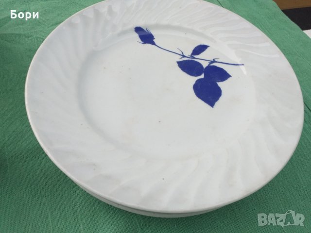 Български порцелан чинии и каничка, снимка 2 - Чинии - 34542134