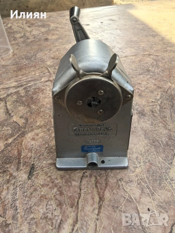 Острилка за моливи, снимка 2 - Ученически пособия, канцеларски материали - 54118468