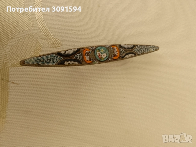 Автентична старинна брошка, която е ръчно изработена от цветно Венецианско стъкло - Венецианска моза, снимка 3 - Антикварни и старинни предмети - 51769548