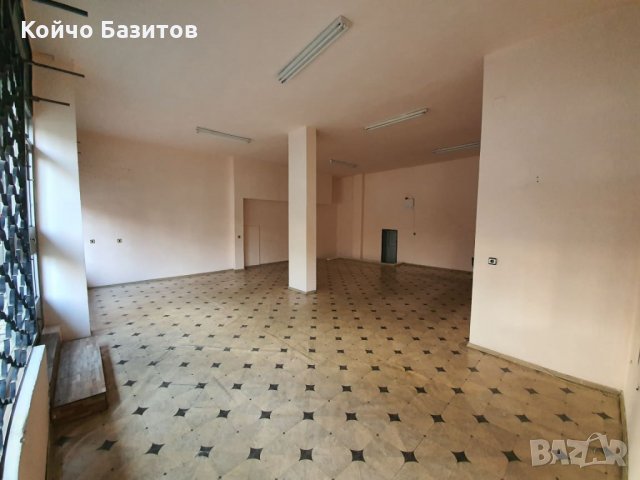 Магазин в гр. Хисаря, снимка 4 - Магазини - 34316969