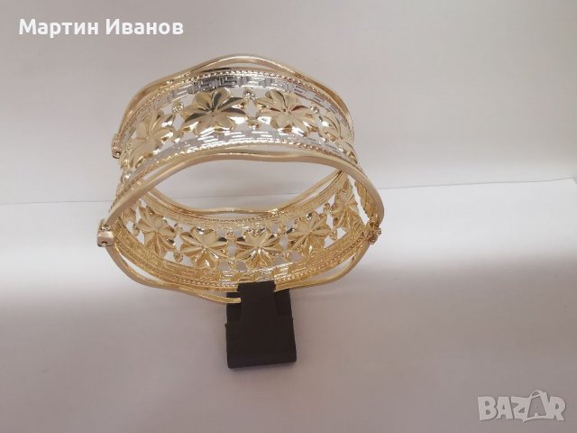 Златна гривна цвете 