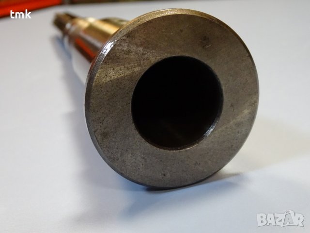 вертикален шпиндел за фреза стандарт МК5, снимка 5 - Резервни части за машини - 40134877