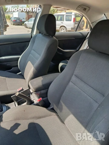Toyota Avensis 1.6 i, снимка 9 - Автомобили и джипове - 51367932