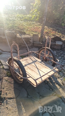 Продавам метална количка на две колела мотоциклетни