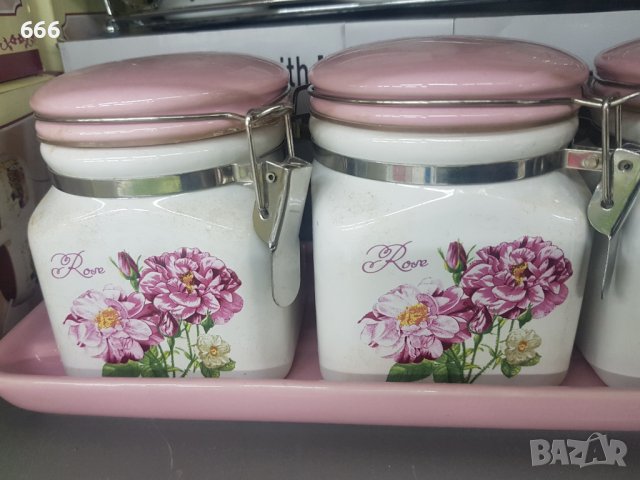 Бурканчета с поставка