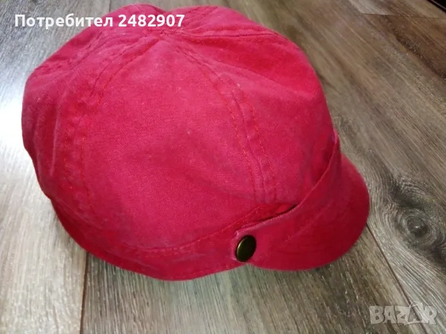 Дамска шапка с козирка 