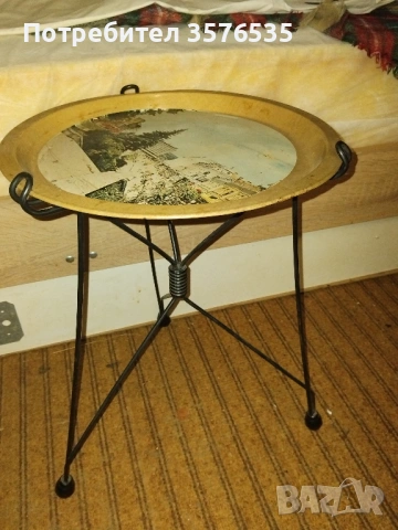 Продавам руска сгъваема масичка.