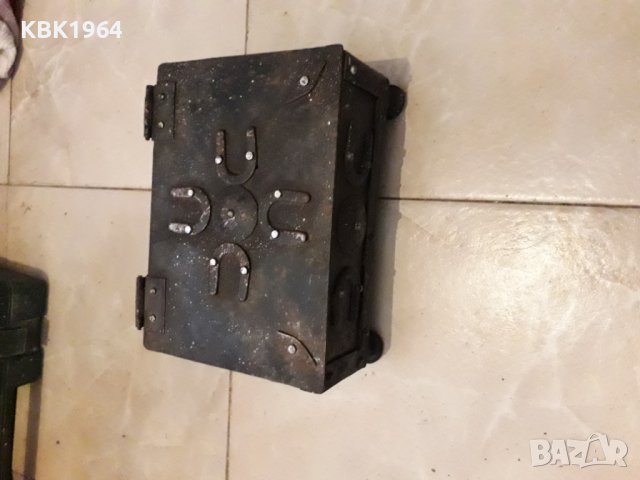 Стара метална  кутия, снимка 3 - Антикварни и старинни предмети - 39775811