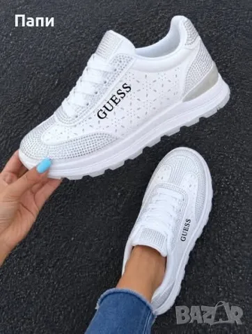 Дамски маратонки Guess в бяло