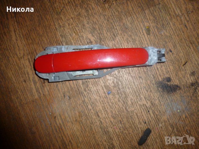 Дръжка за врата задна лява Голф 4-червена