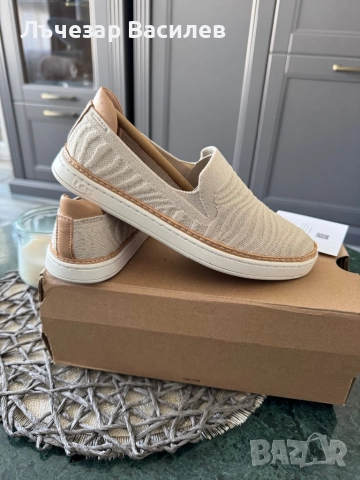 Дамски мокасини UGG, снимка 2 - Маратонки - 51788493
