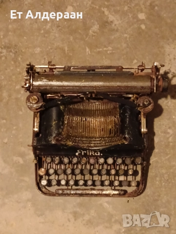 Продавам запазена пишеща машина