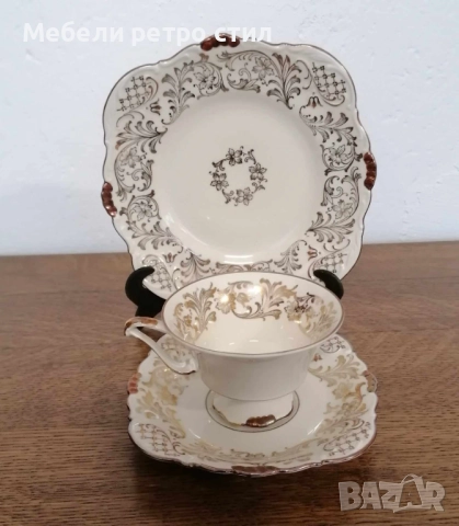 Луксозен винтидж порцеланов комплект с фина златна орнаментика и красиви флорални детайли. , снимка 5 - Чаши - 52720053