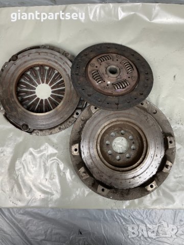 Маховик за Мазда 323Ф перфектен Mazda 323F 2.0d 101к.с, снимка 2 - Части - 38676991