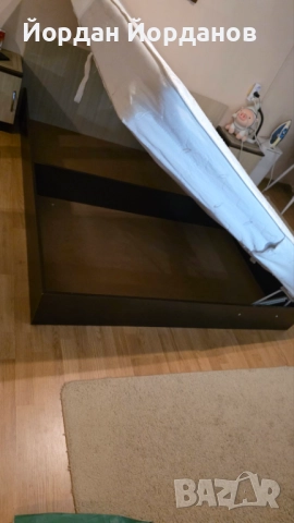 Спалня 180/200 матрак повдигащ механизъм и място за багаж