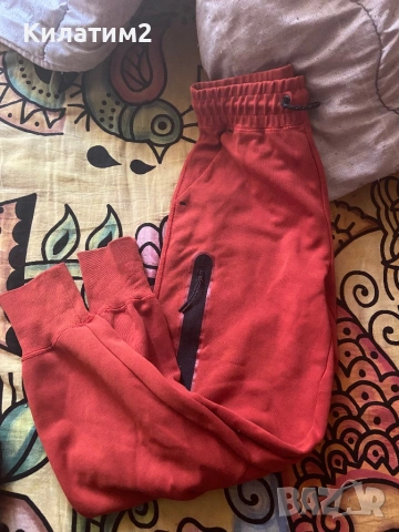 Дамско долнище nike tech fleece xs, снимка 6 - Спортни екипи - 52217072