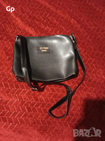 Продавам дамска чанта Guess като нова 
