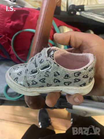 Децки обувки по 20лв чифта двата за 35лв