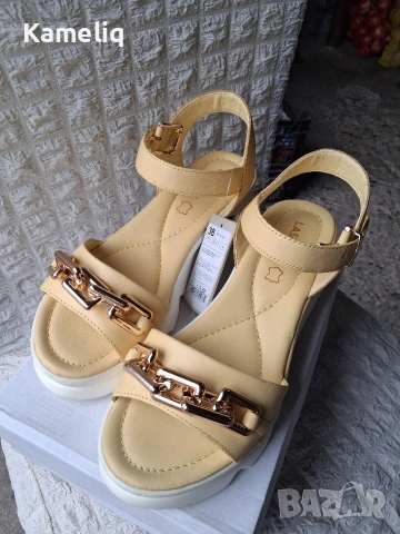 НОВИ Кожени сандали Lasocki