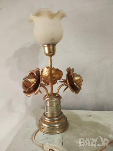 Дизайнерска настолна лампа