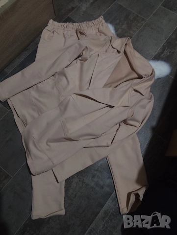 Спортно елегантен дамски комплект.