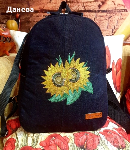 Дамска раница с бродерия 