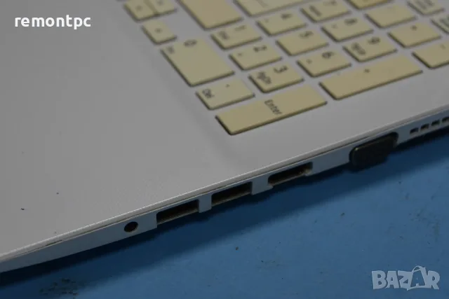 15.6 инчов лаптоп Toshiba L50-B-1M7 I3 8 GB DDR3 SSD , снимка 6 - Лаптопи за работа - 56129806