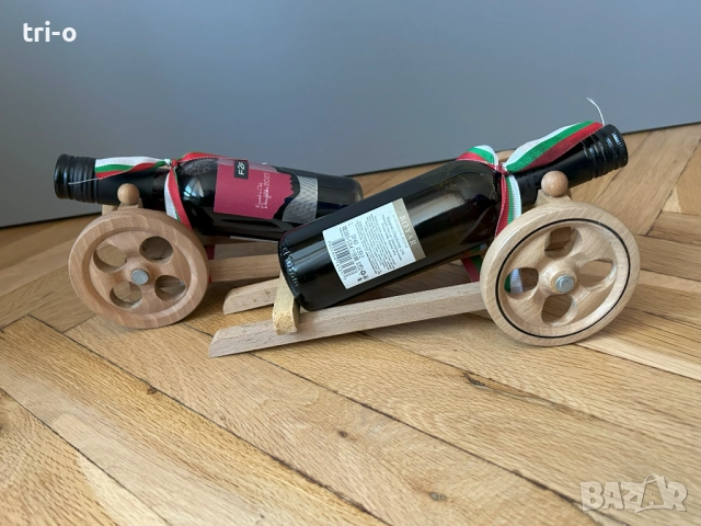 Дървени декорации Черешово топче с малка бутилка вино