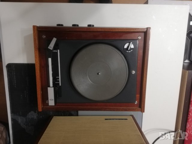 Прекрасен грамофон Рига моно с колона, снимка 7 - Грамофони - 40416195