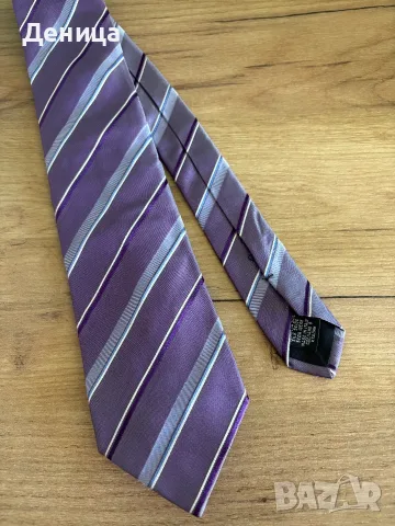 Hugo Boss 100% копринена вратовръзка в лилави нюанси , снимка 2 - Други - 56002660