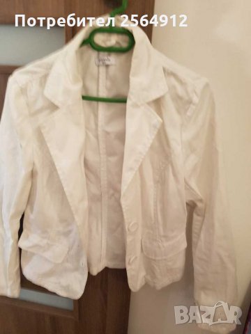 Продавам дамско бяло сако, снимка 1 - Якета - 29449792