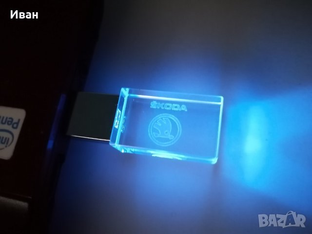 Светеща УСБ USB flash флаш памет стъкло с емблема на марка кола автомобил джип мотор + Подарък, снимка 11 - Аксесоари и консумативи - 30945988