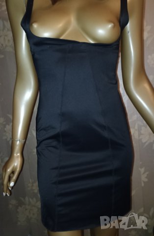 Оформяща черна рокля с отворен бюст- М, снимка 2 - Рокли - 42787741
