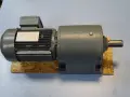мотор редуктор SEW-EURODRIVE R60DT80N4 Helical Gear Motor 0.75kW 105min-1, снимка 1