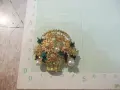 Брошка "Кошница с цветя , камъни и перли", снимка 1