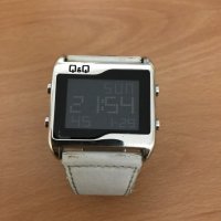 Масивен дигитален часовник Q&Q + нова каишка, снимка 2 - Водоустойчиви - 39480667