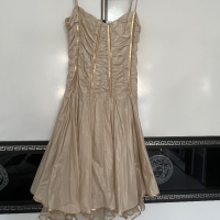 Къса златиста рокля размер S, снимка 4 - Рокли - 36392000