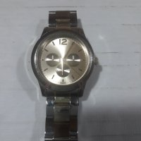 Часовник Avon с позлатен мотив , снимка 1 - Луксозни - 31365554